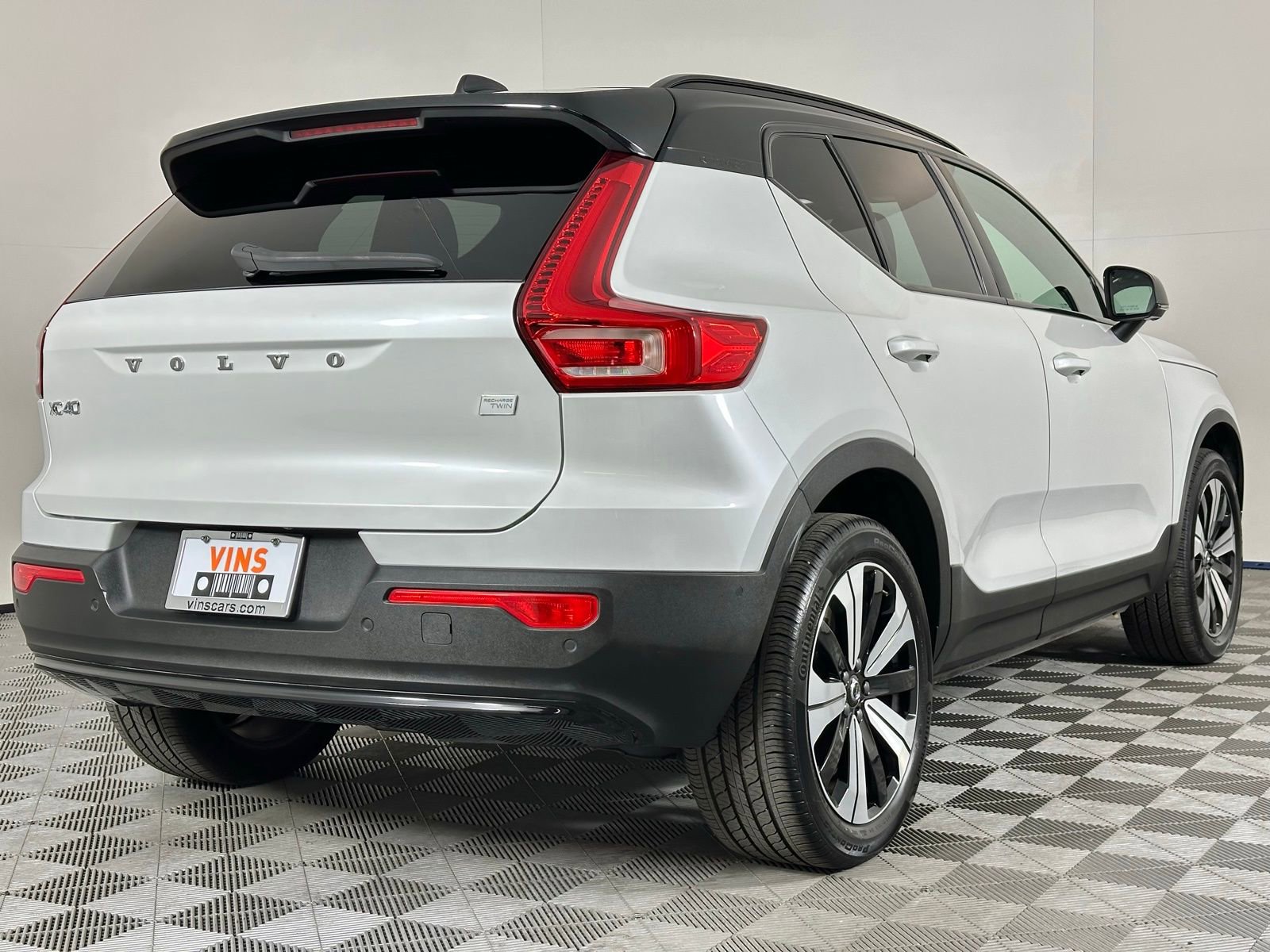Used 2023 Volvo XC40 Recharge Plus image 4