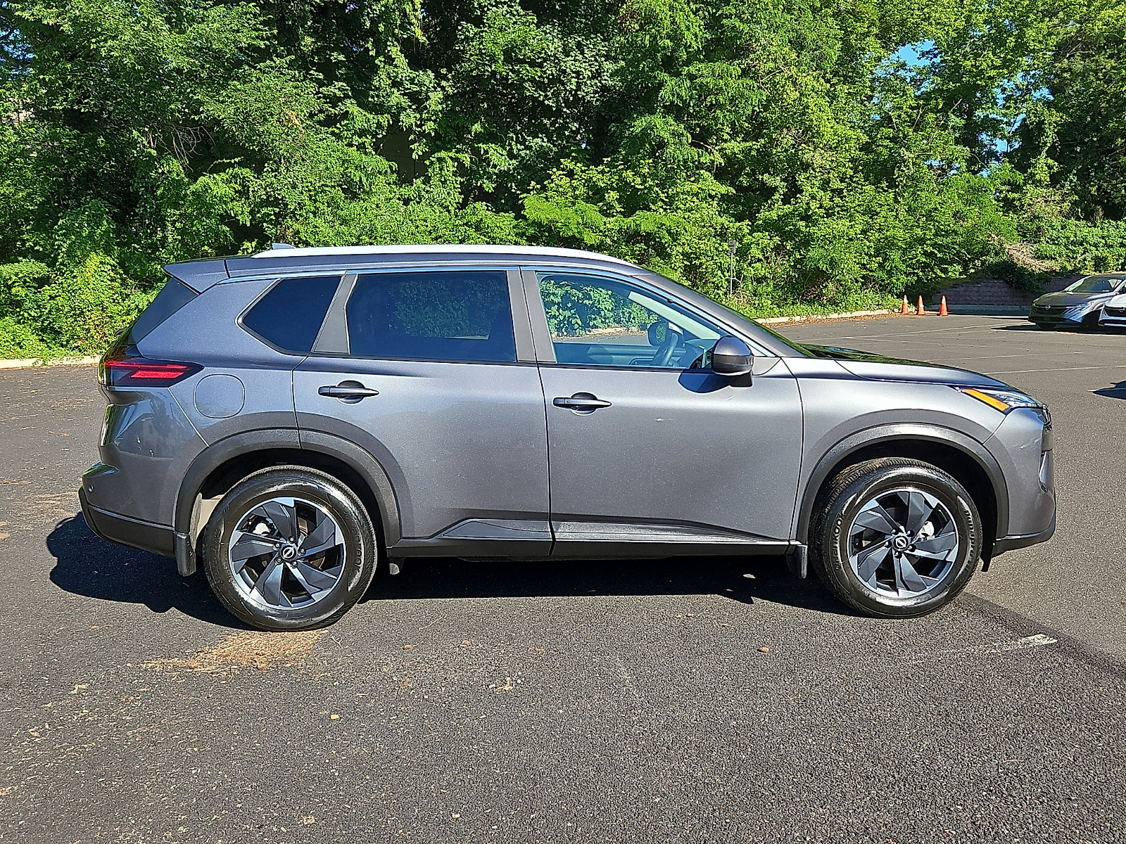 Certified 2024 Nissan Rogue SV w/ SV Premium Package AWD/4WD image 7
