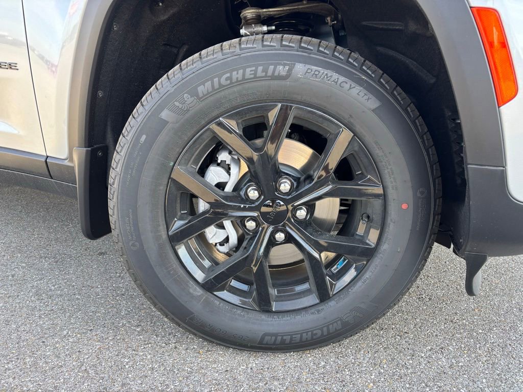 New 2025 Jeep Grand Cherokee Altitude image 6