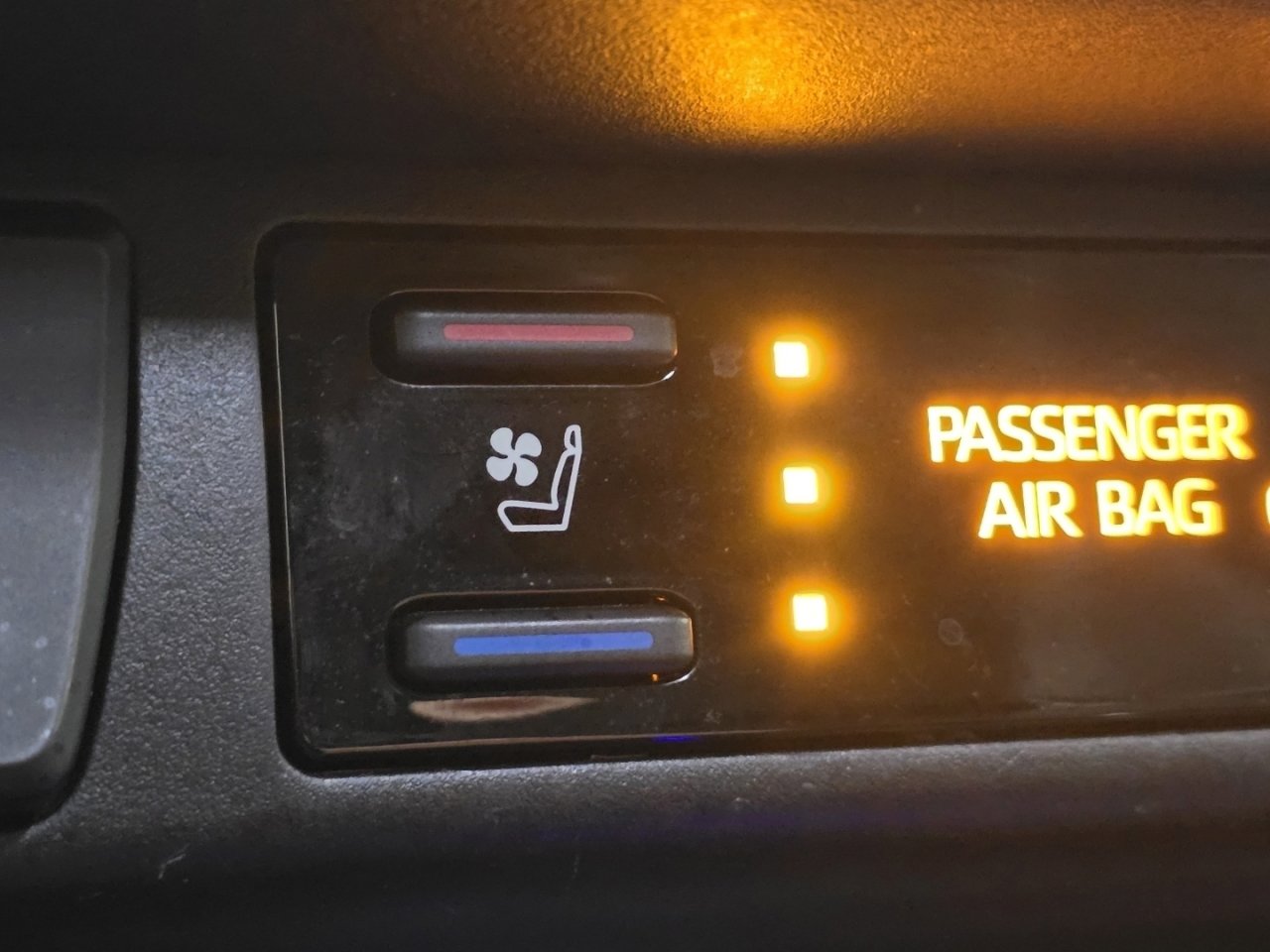 Used 2021 Toyota RAV4 Limited image 8