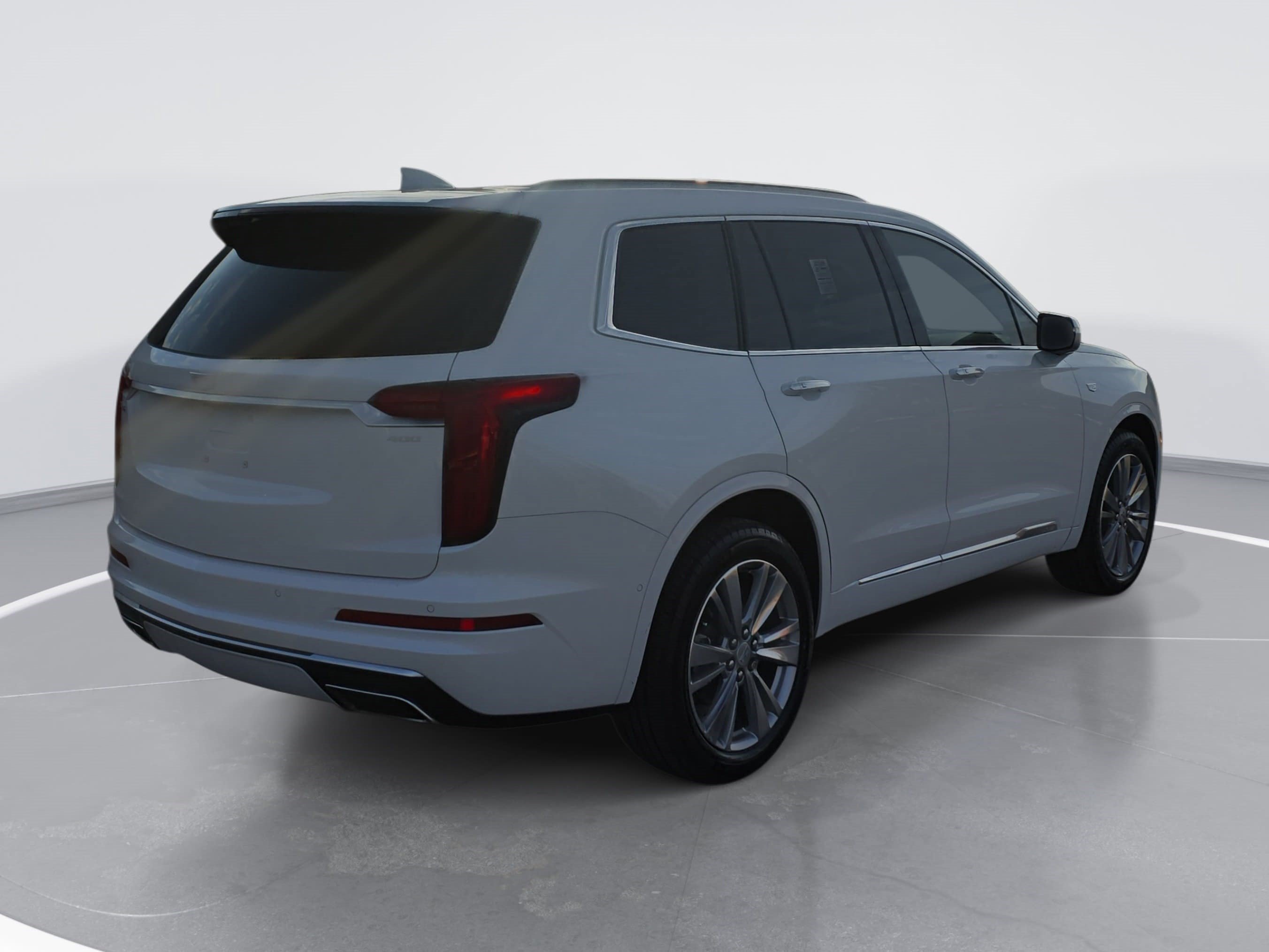 Used 2023 Cadillac XT6 Premium Luxury w/ Technology Package FWD image 3
