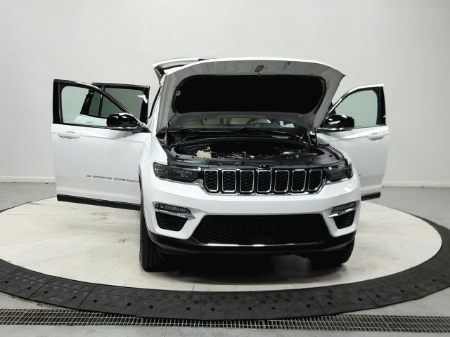 Used 2024 Jeep Grand Cherokee Limited AWD/4WD image 11