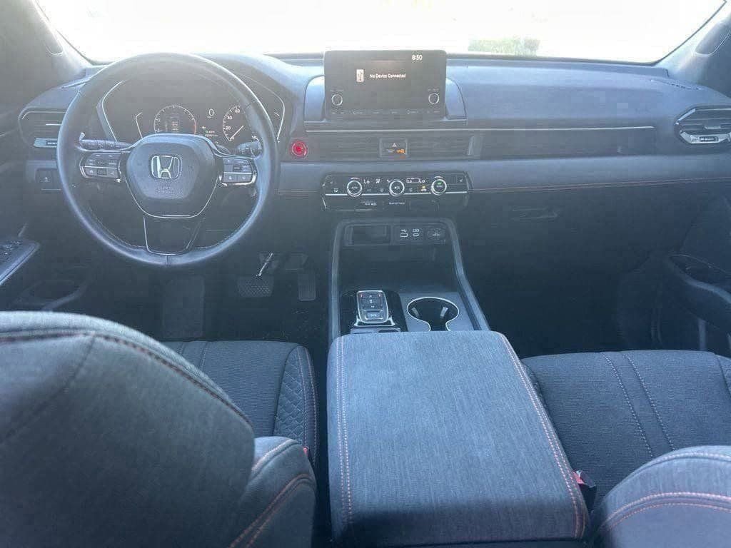 Certified 2025 Honda Pilot Sport image 11