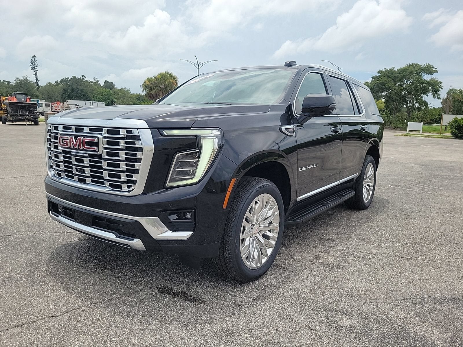 New 2026 GMC Yukon Denali w/ Advanced Technology Package AWD/4WD image 2