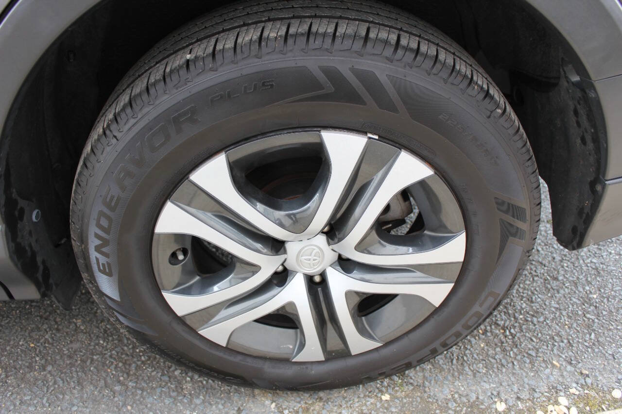Used 2016 Toyota RAV4 LE image 6