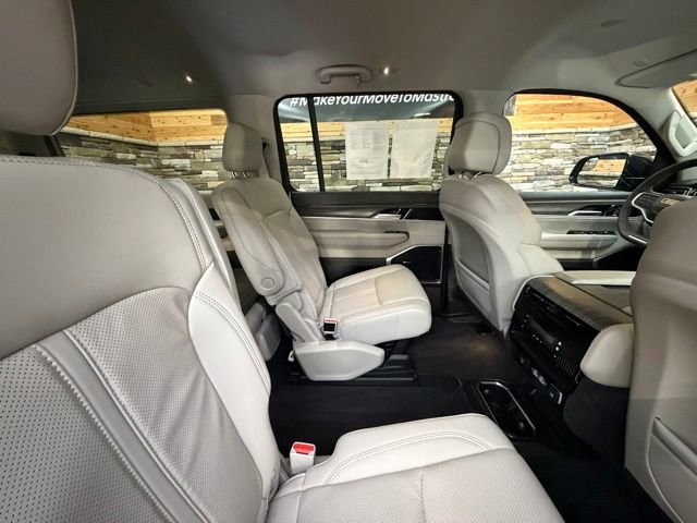 Used 2023 Jeep Wagoneer Series III AWD/4WD image 33