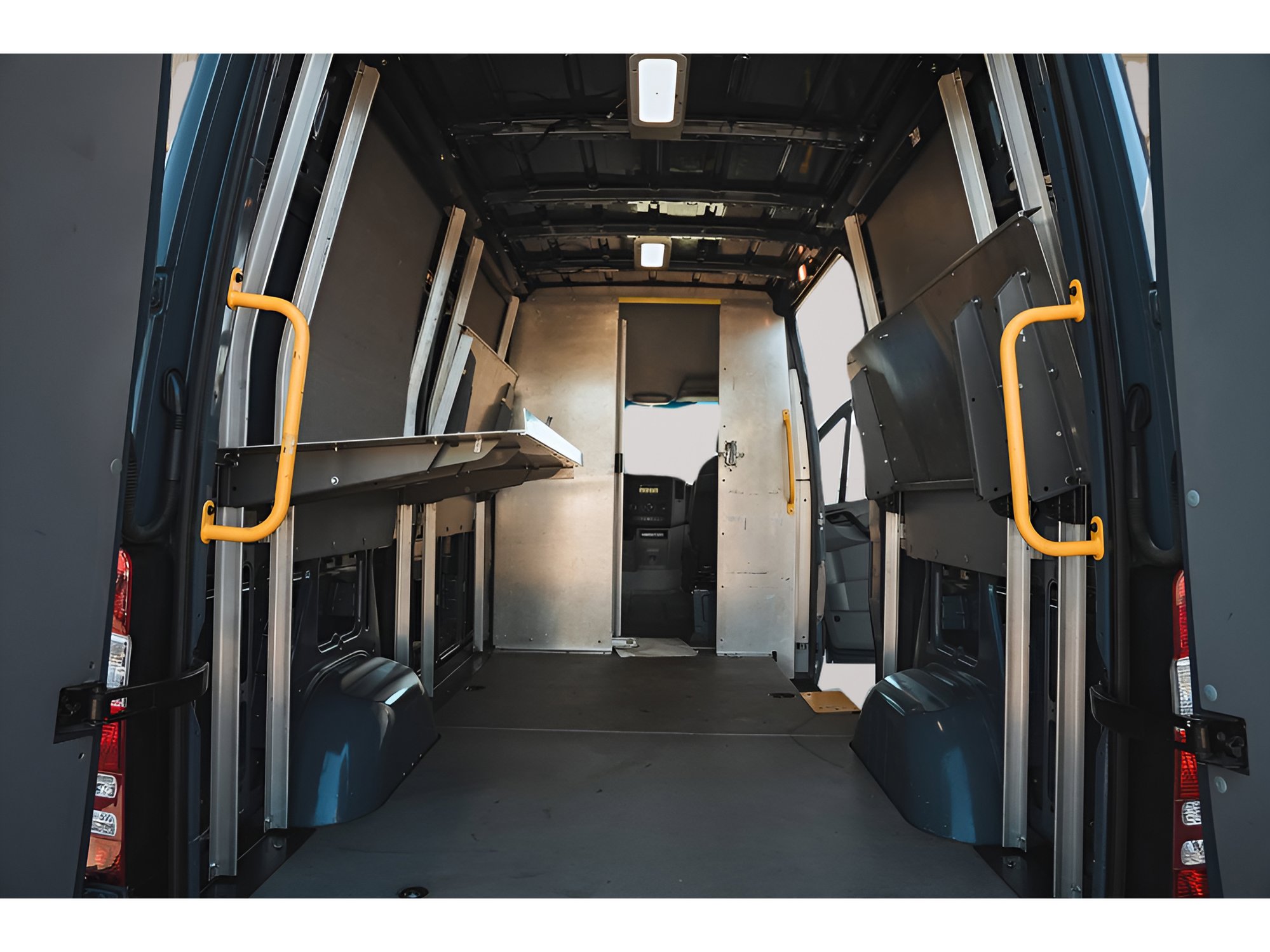 Used 2018 Mercedes-Benz Sprinter 2500 image 8