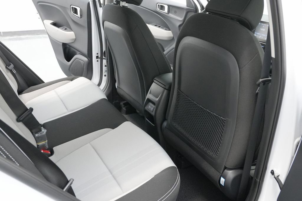 New 2025 Hyundai Venue SEL image 34