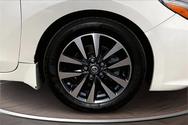 Used 2016 Nissan Altima 2.5 SL w/ Moonroof Package image 9