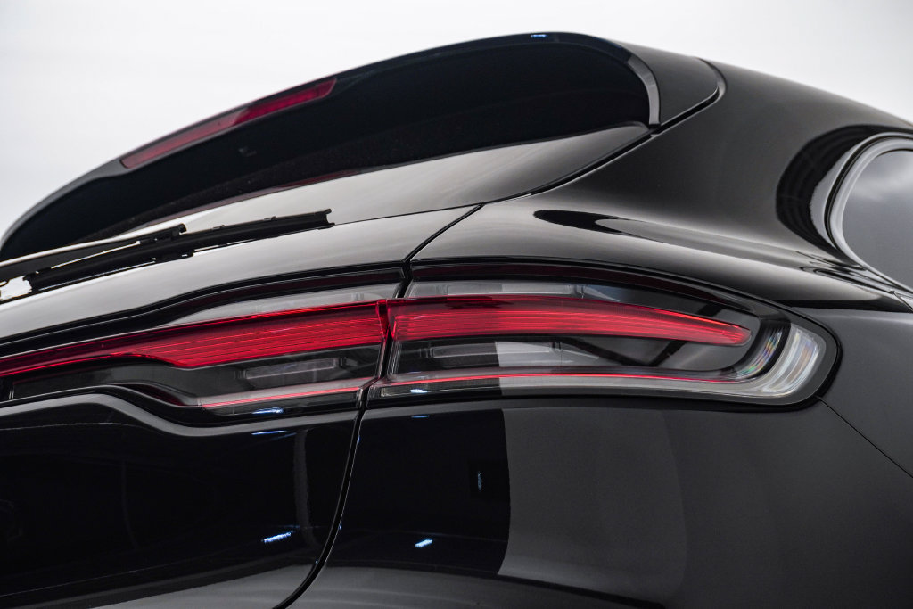 Certified 2022 Porsche Macan S AWD/4WD image 12