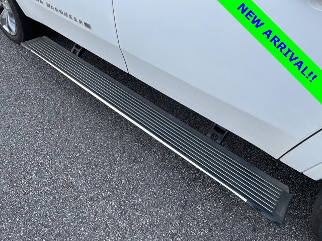 Used 2023 Jeep Grand Wagoneer L Series II w/ Premium Group II image 9