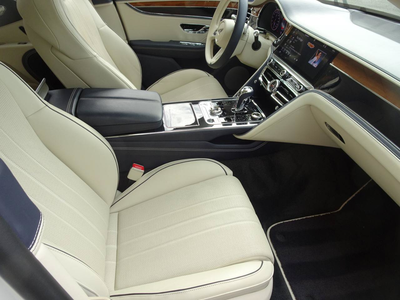 Used 2021 Bentley Flying Spur V8 AWD/4WD image 23