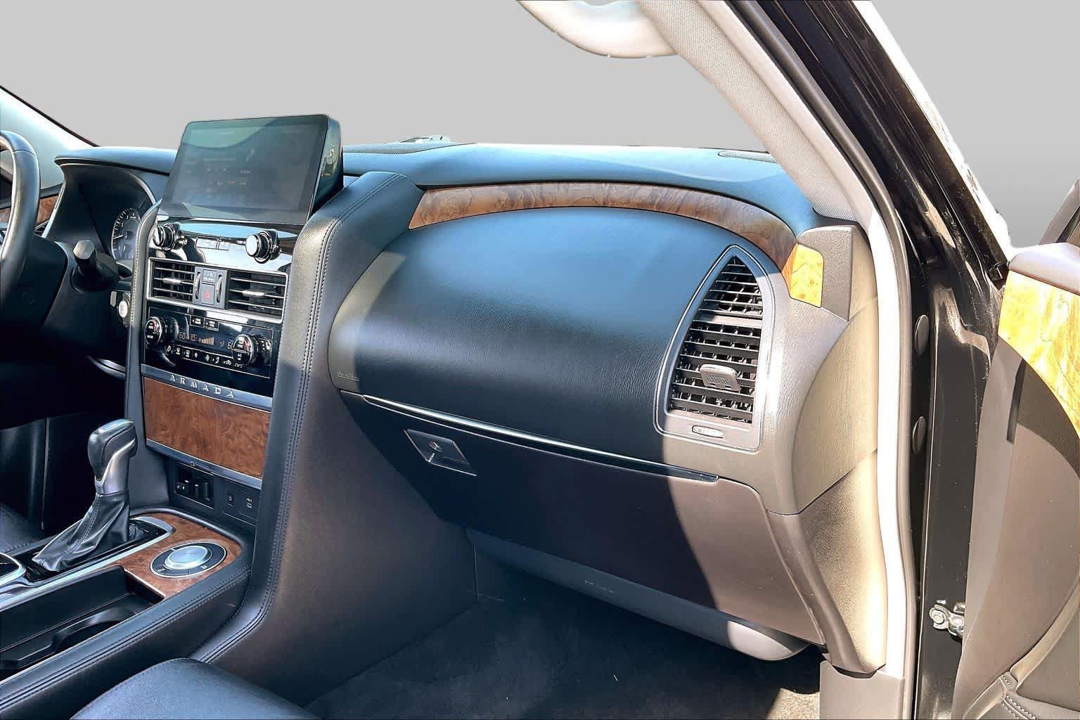 Used 2024 Nissan Armada SL w/ Captain's Chairs Package RWD image 18