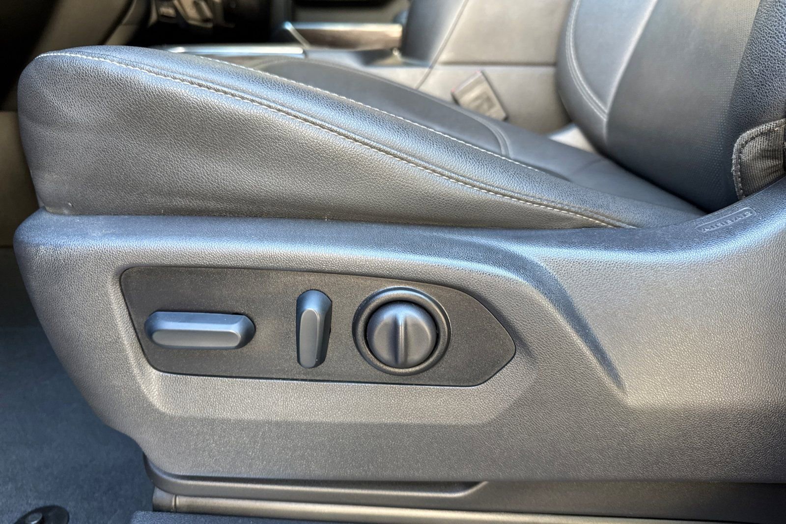 Used 2023 Chevrolet Silverado 2500 LTZ w/ LTZ Premium Package image 14