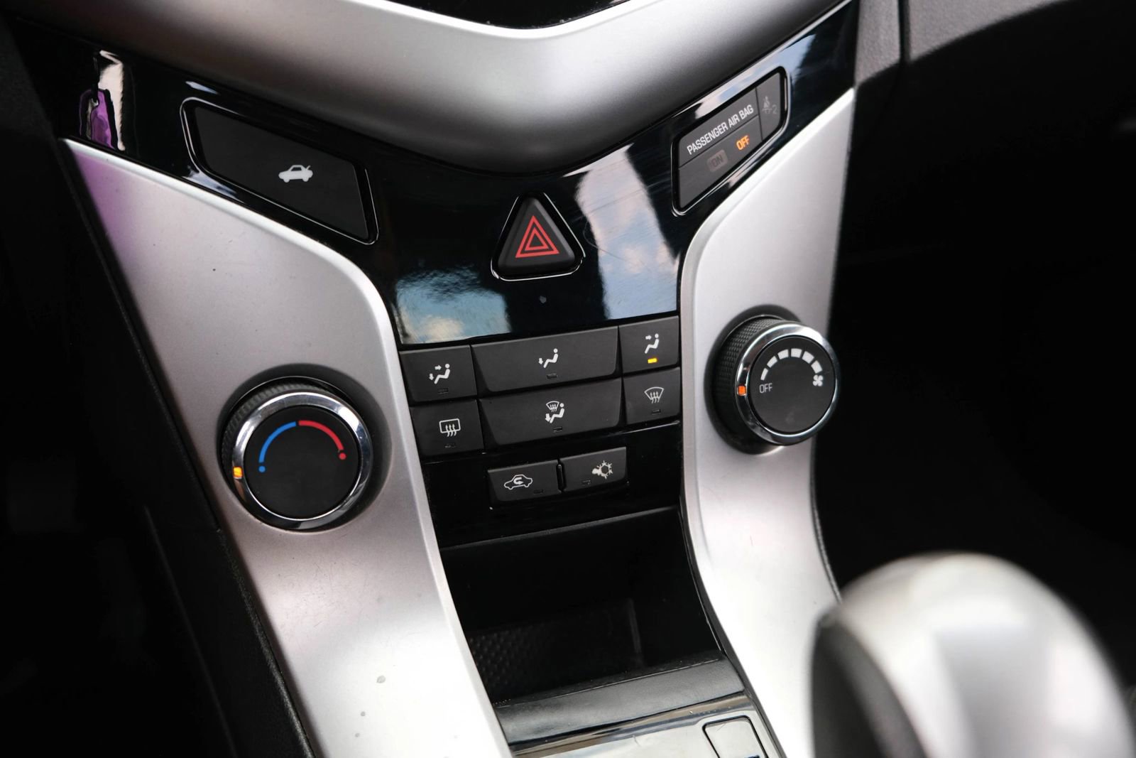 Used 2015 Chevrolet Cruze LT w/ Enhanced Safety Package FWD image 39
