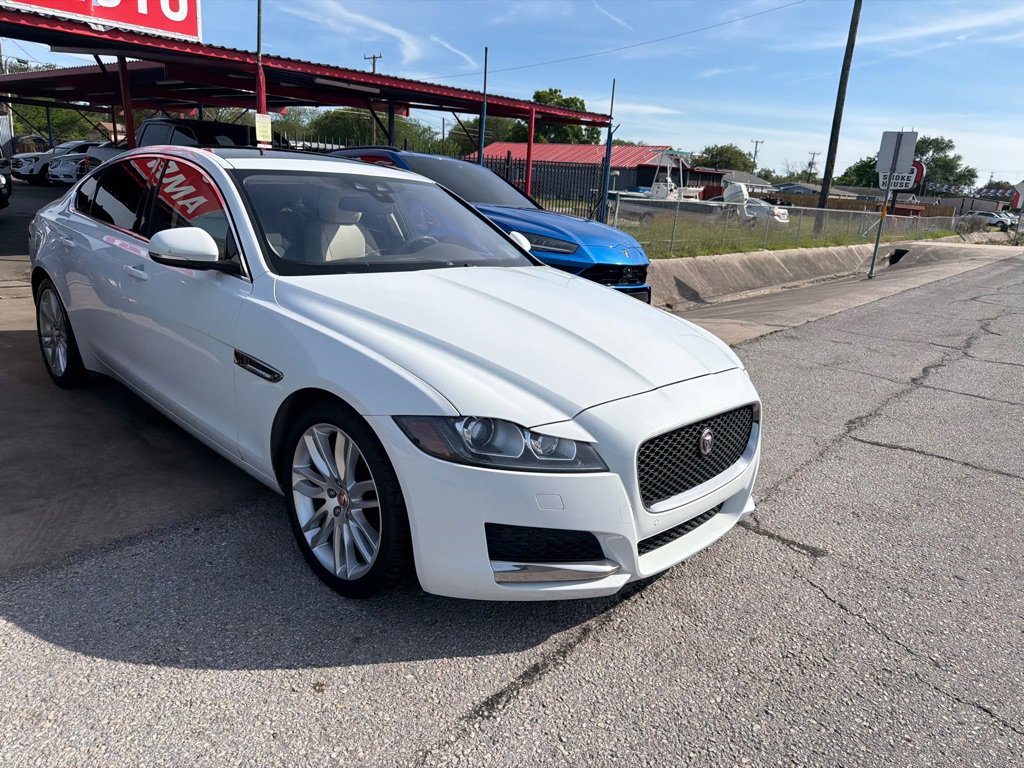 Used 2016 Jaguar XF Prestige RWD image 11