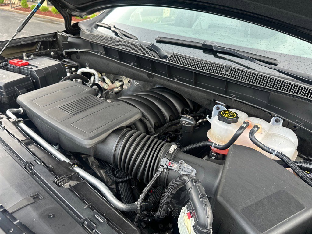 Used 2024 Chevrolet Suburban LT w/ Luxury Package image 28