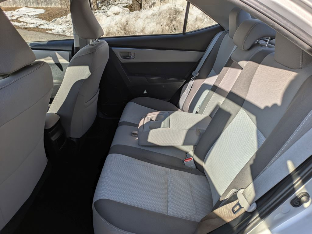 Used 2018 Toyota Corolla LE image 31