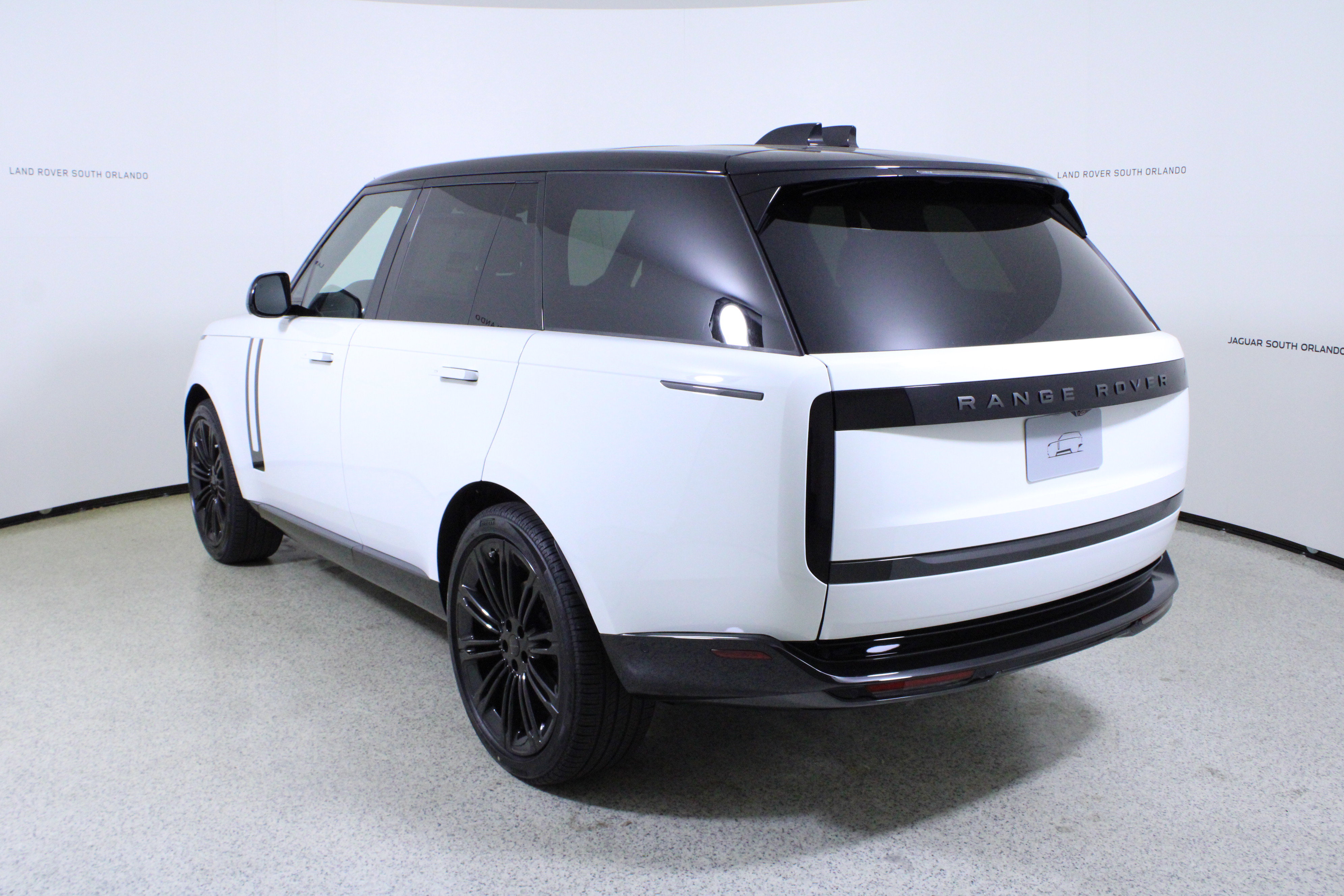 New 2026 Land Rover Range Rover SE image 5