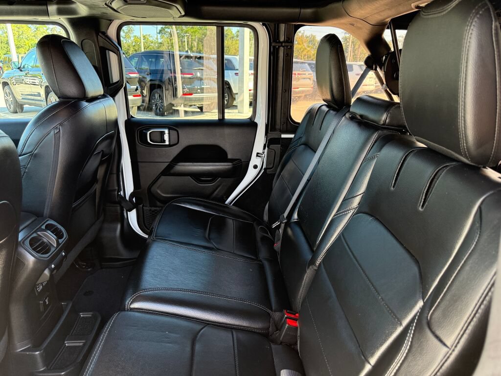 Used 2021 Jeep Wrangler Unlimited Sahara AWD/4WD image 12