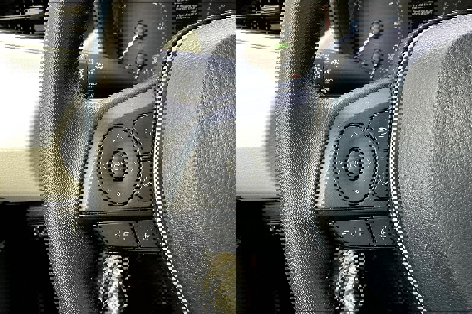 Used 2025 Toyota Corolla SE image 17