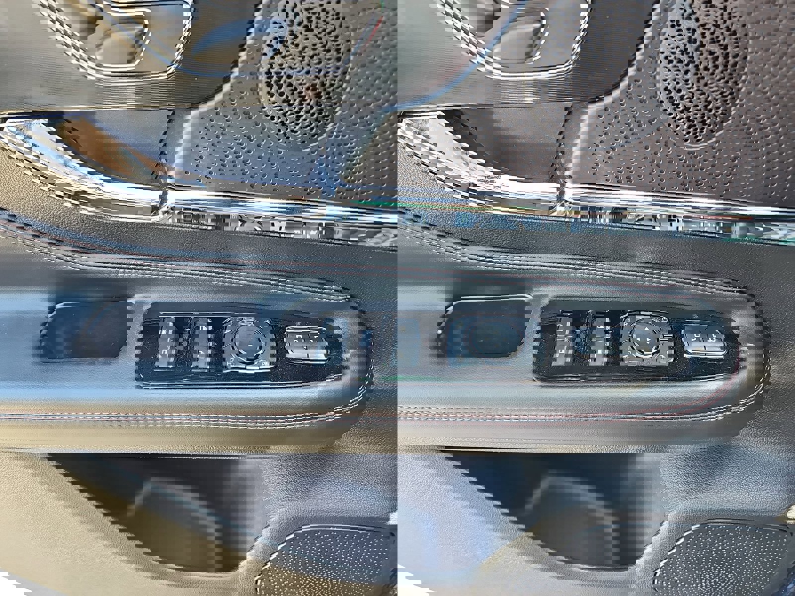 Used 2023 Lincoln Corsair Reserve w/ Jet Appearance Package FWD image 29