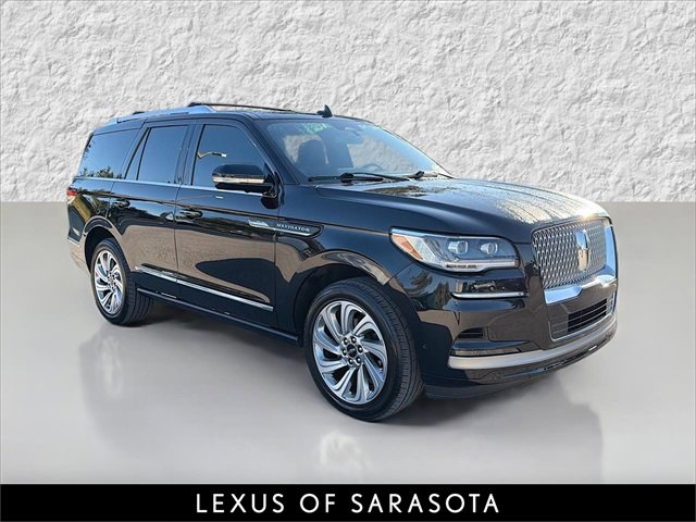 Used 2024 Lincoln Navigator Reserve image 1