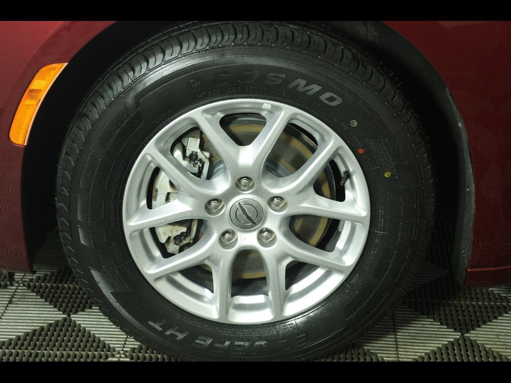 Used 2023 Chrysler Pacifica Touring-L FWD image 7