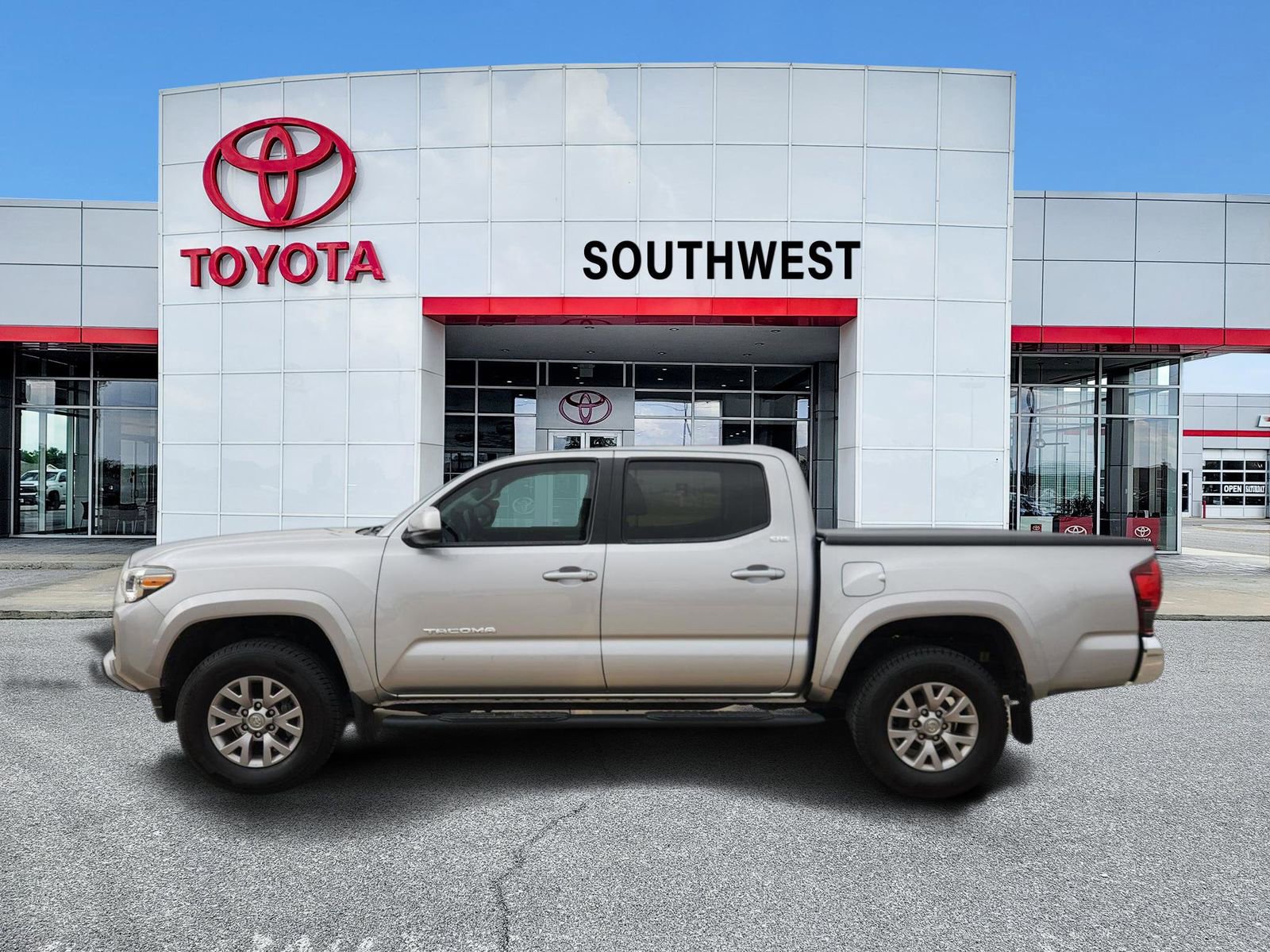Used 2018 Toyota Tacoma SR5 image 3