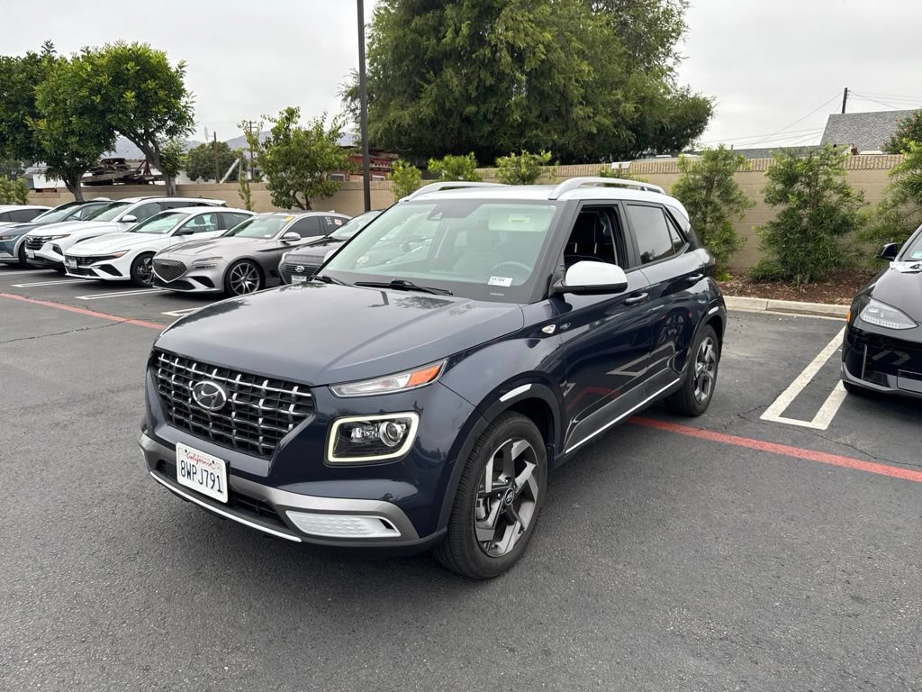 Certified 2021 Hyundai Venue FWD image 2