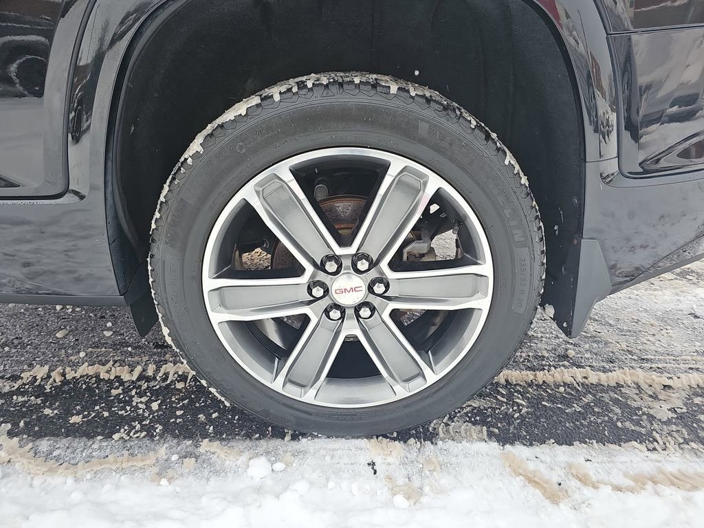 Used 2018 GMC Acadia Denali w/ Technology Package AWD/4WD image 33