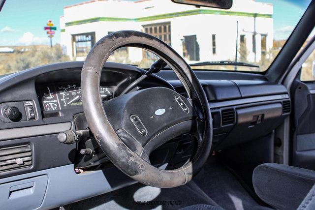 Used 1993 Ford Bronco XLT image 19