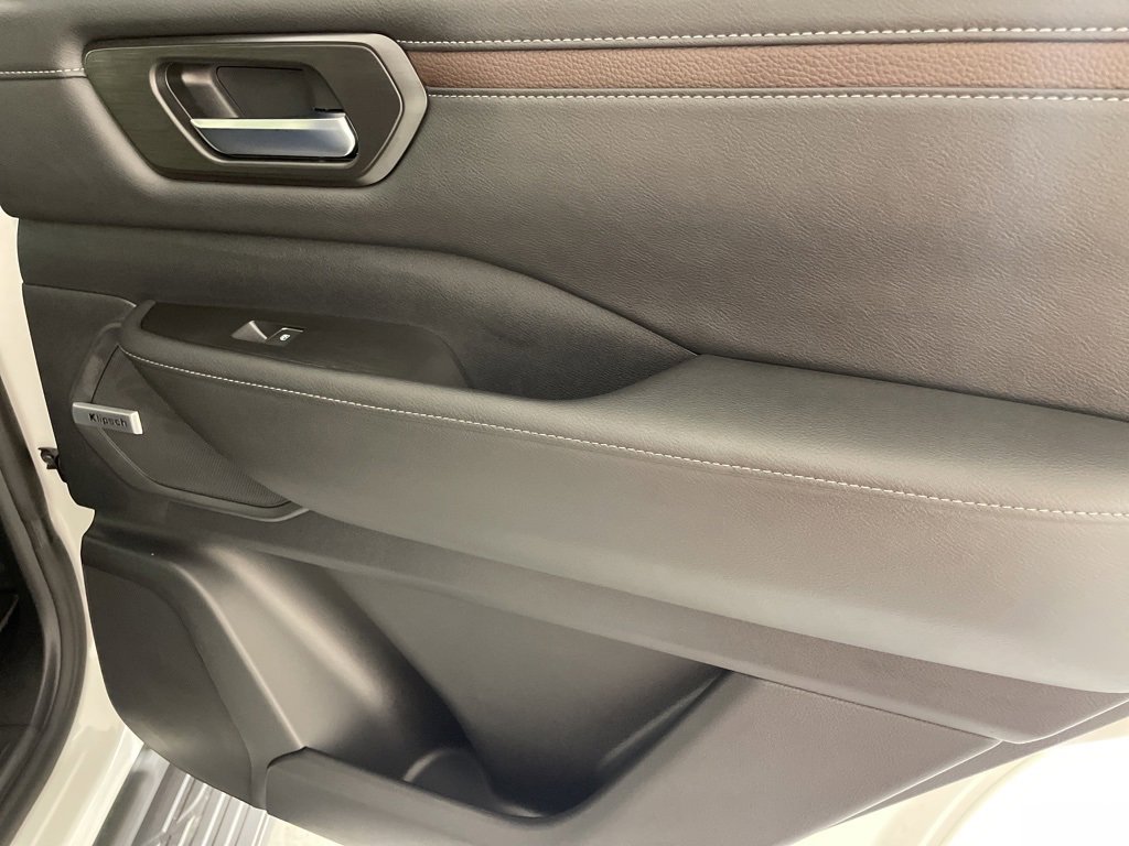 New 2026 Nissan Armada SL w/ Captain's Chari Seat Package image 42