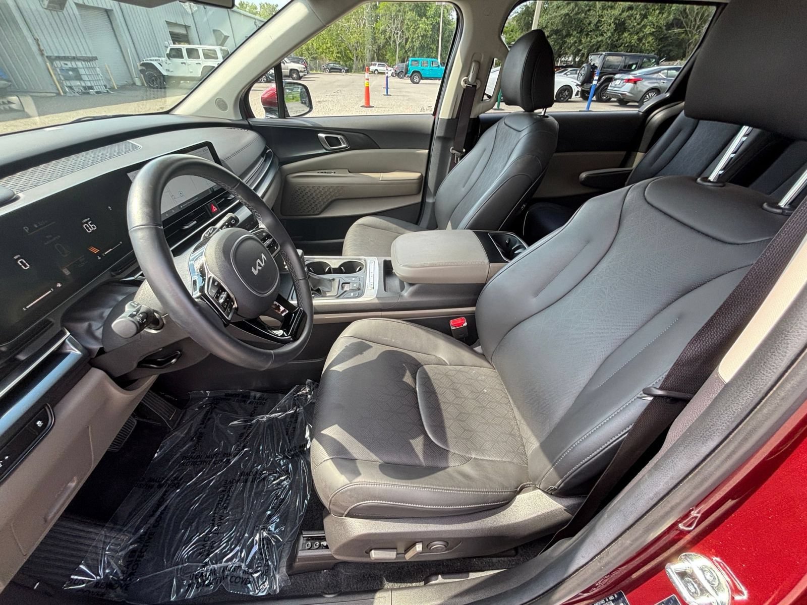 Used 2026 Kia Carnival FWD image 29