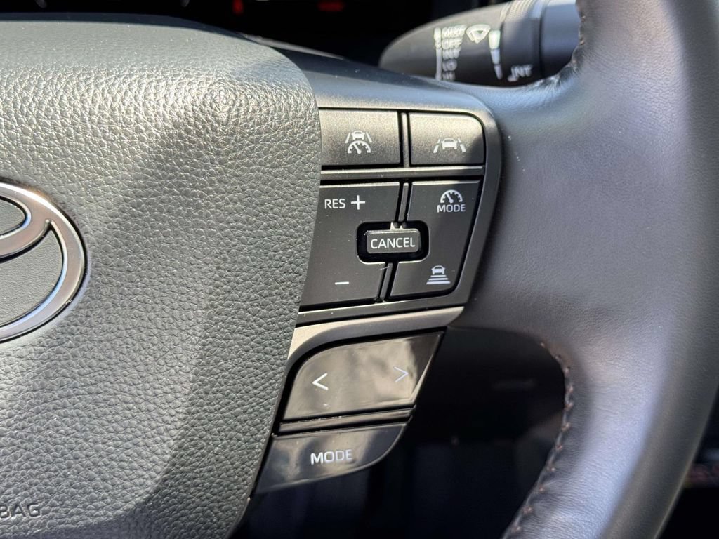 Used 2025 Toyota Camry XLE FWD image 22