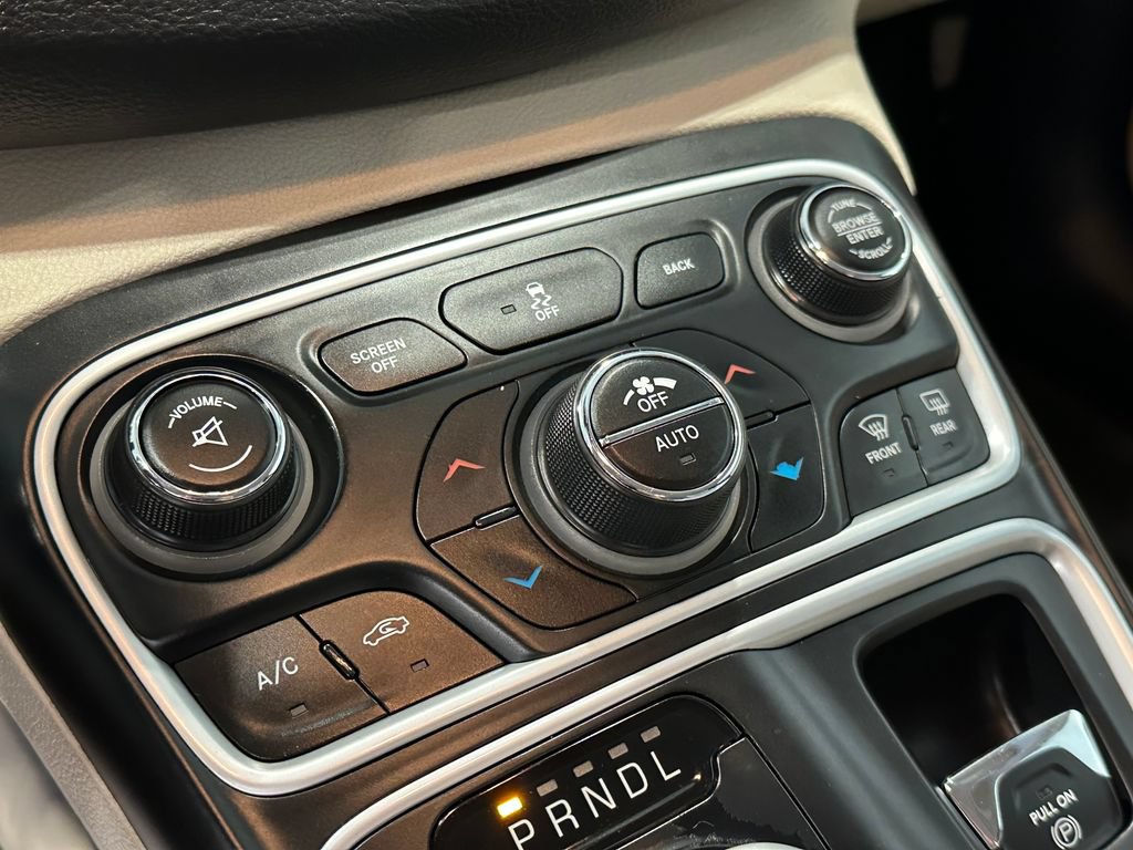 Used 2016 Chrysler 200 C FWD image 23