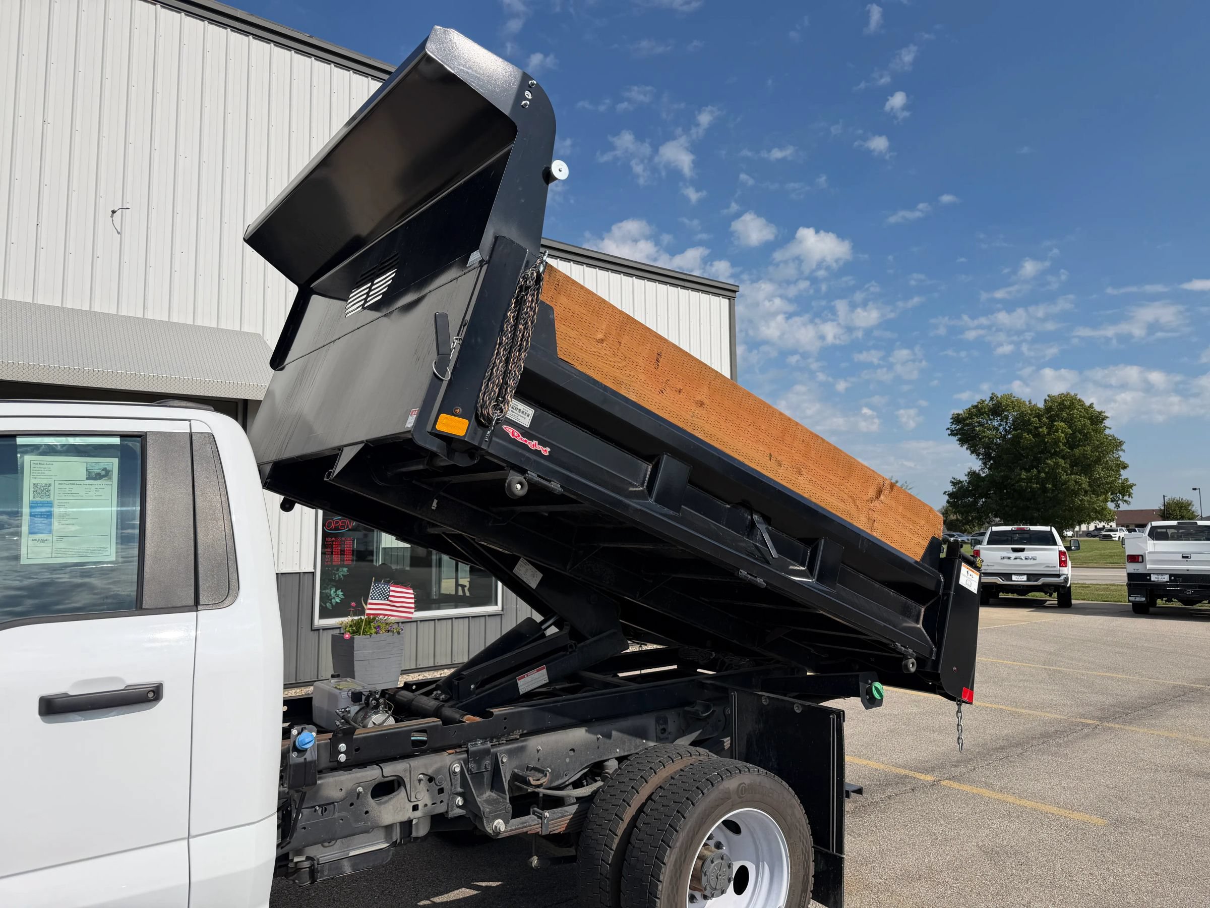 Used 2024 Ford F550 4x4 Regular Cab Super Duty image 12