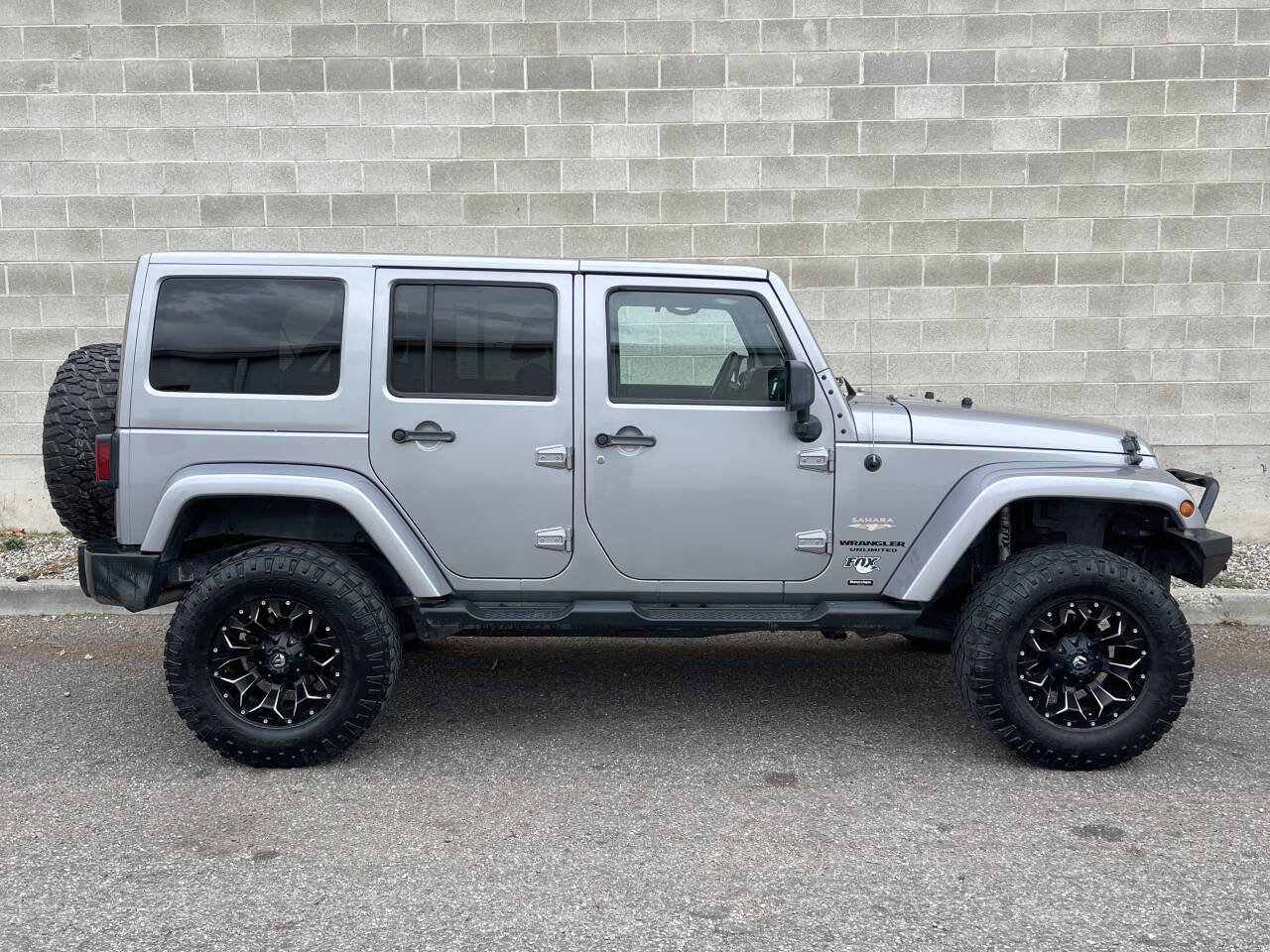Used 2013 Jeep Wrangler Unlimited Sahara w/ Connectivity Group image 4