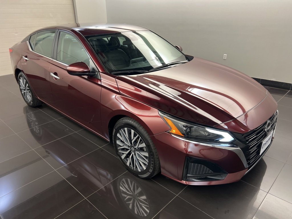 Used 2023 Nissan Altima 2.5 SV
