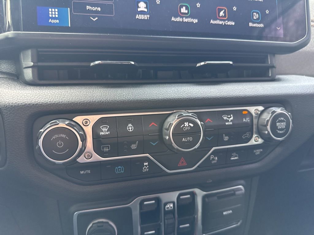 Used 2024 Jeep Wrangler Unlimited w/ Convenience Group image 31