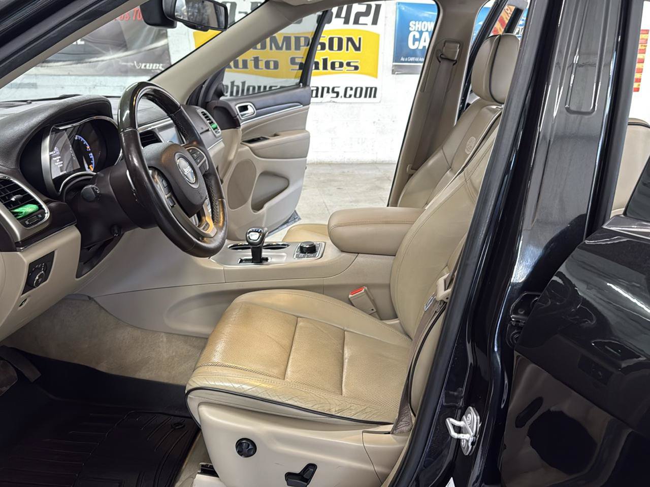 Used 2015 Jeep Grand Cherokee Overland AWD/4WD image 8