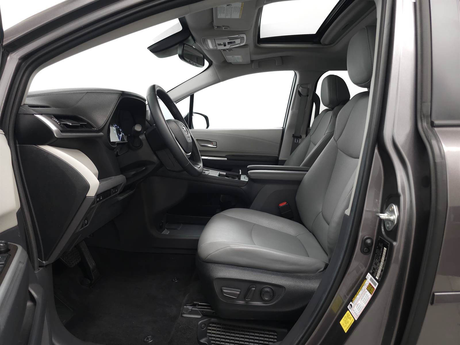 Certified 2024 Toyota Sienna XLE w/ XLE Plus Package AWD/4WD image 4