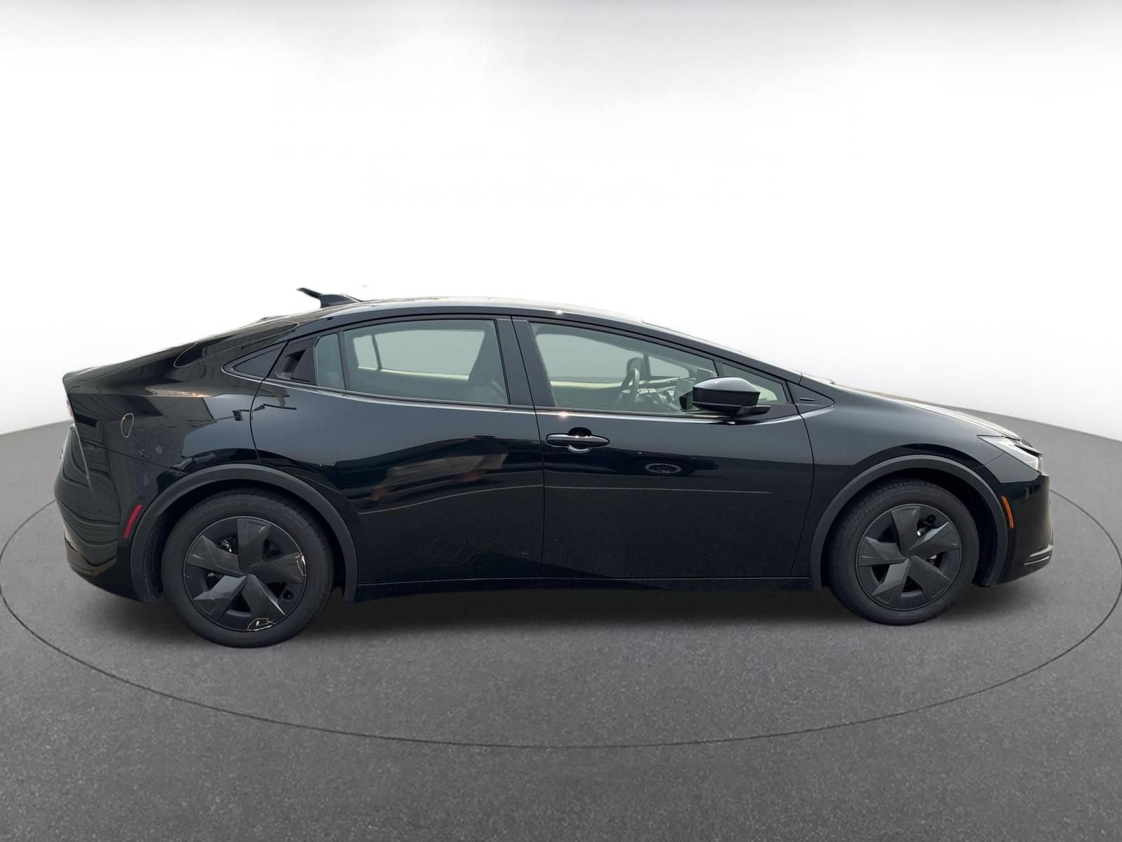 Used 2025 Toyota Prius LE FWD image 16