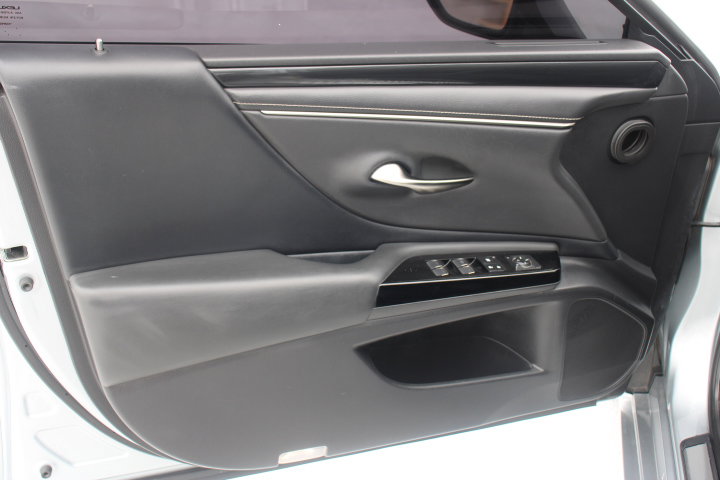 Used 2022 Lexus ES 300h w/ Accessory Package 2 FWD image 10