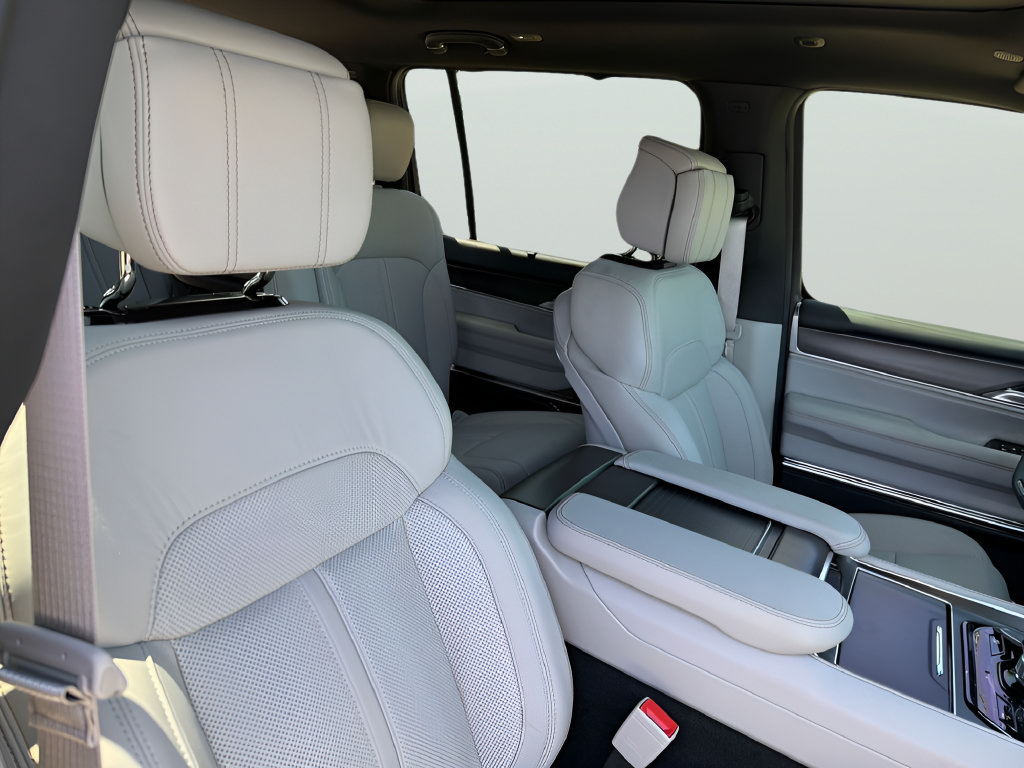 New 2026 Jeep Grand Wagoneer Summit w/ Premium Group III AWD/4WD image 38