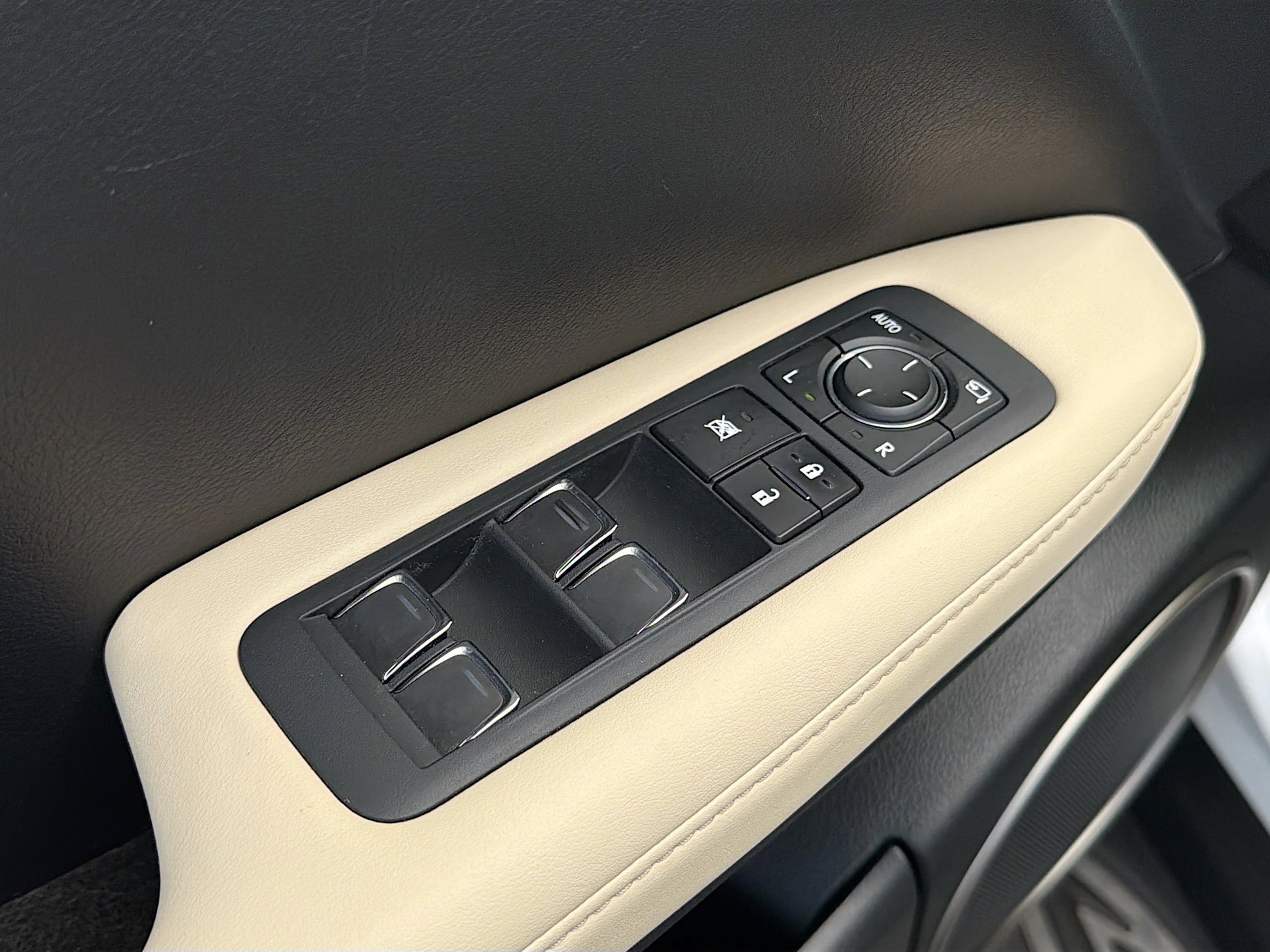 Used 2021 Lexus RX 450hL Luxury w/ Cold Area Package (CK) AWD/4WD image 9