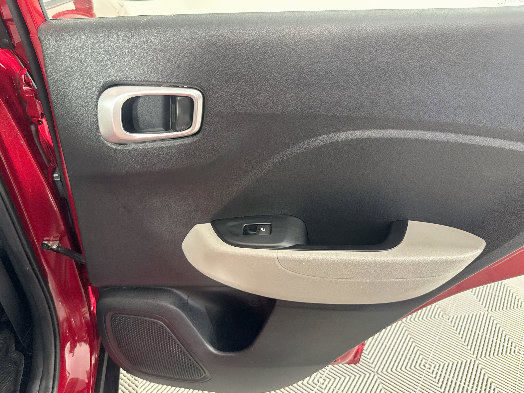 Used 2021 Hyundai Venue SEL FWD image 38