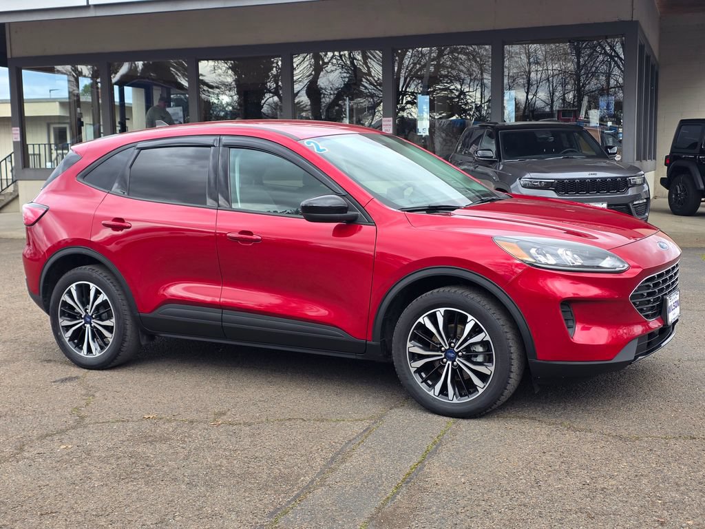 Used 2022 Ford Escape SE w/ SE Sport Appearance Package AWD/4WD image 3