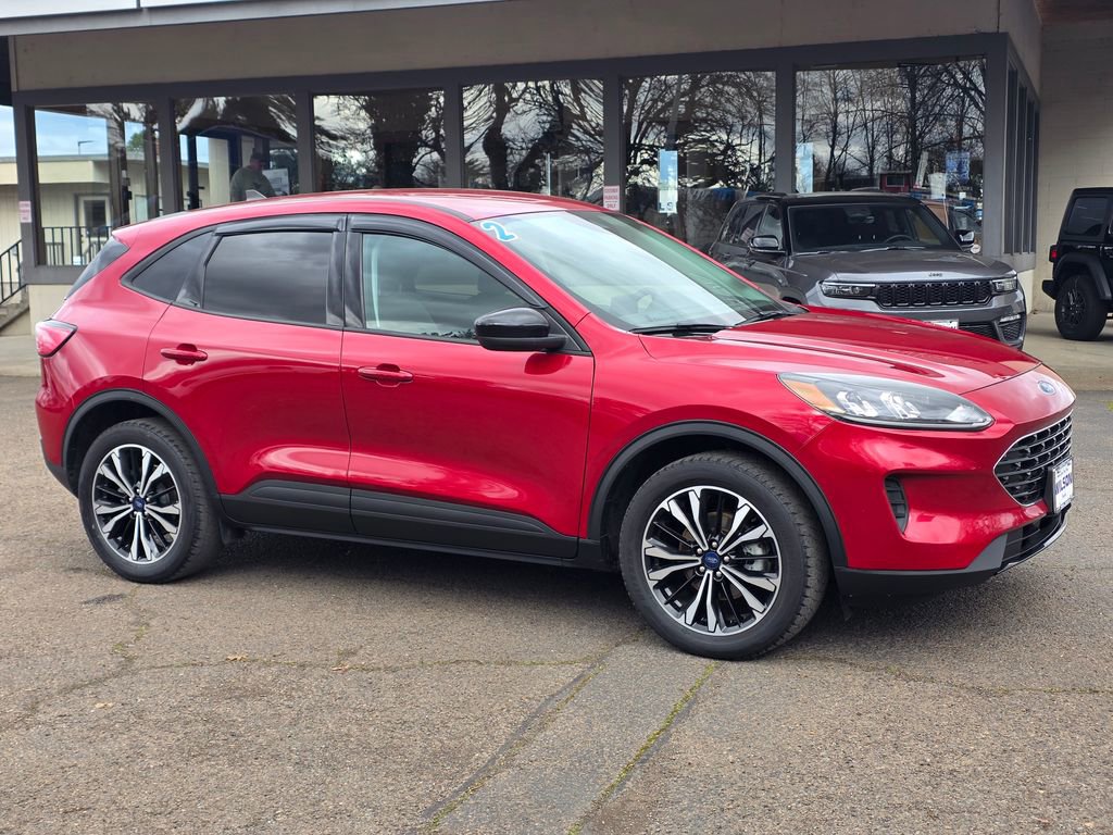Used 2022 Ford Escape SE w/ SE Sport Appearance Package image 3