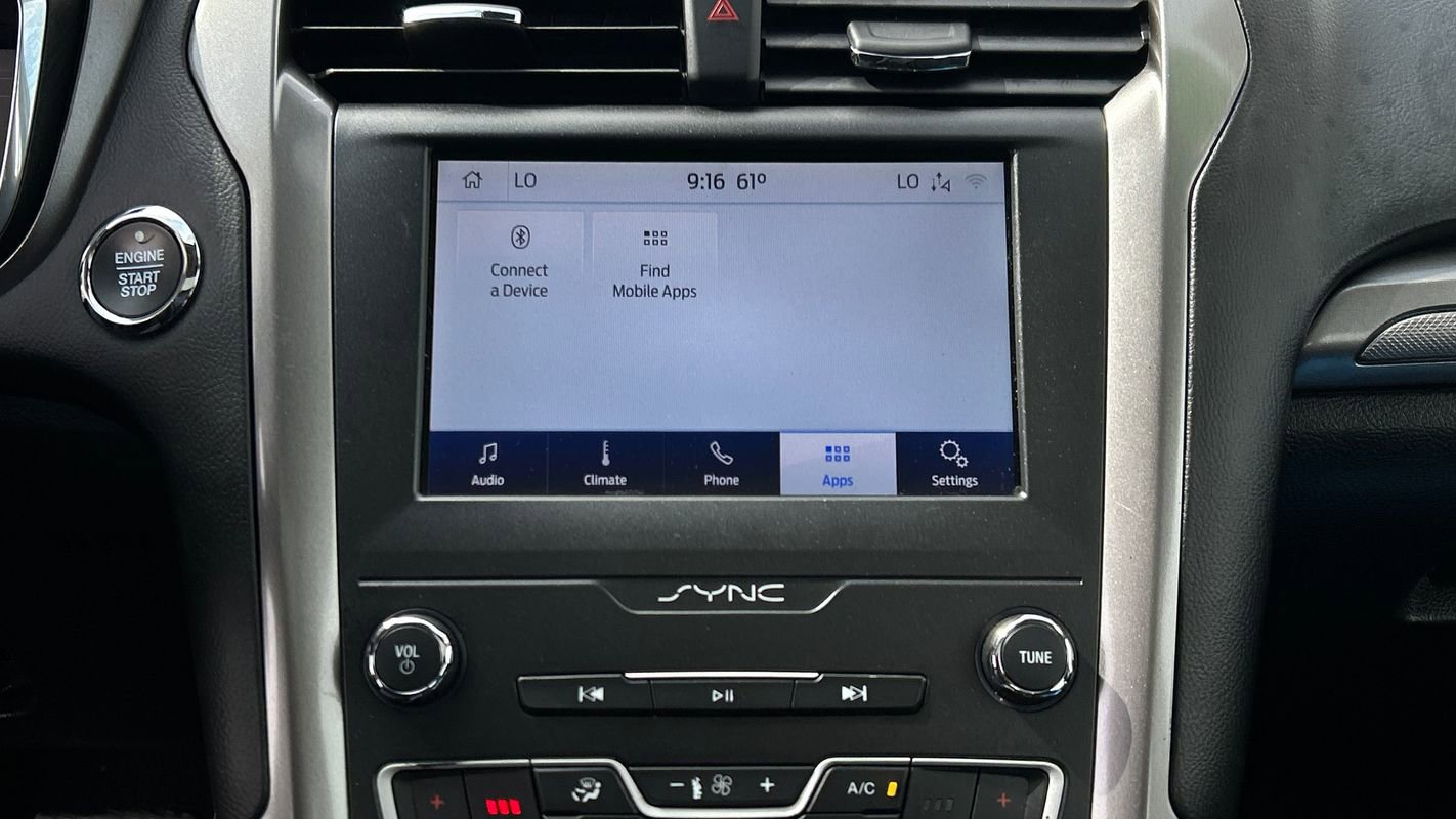 Used 2020 Ford Fusion SE AWD/4WD image 36